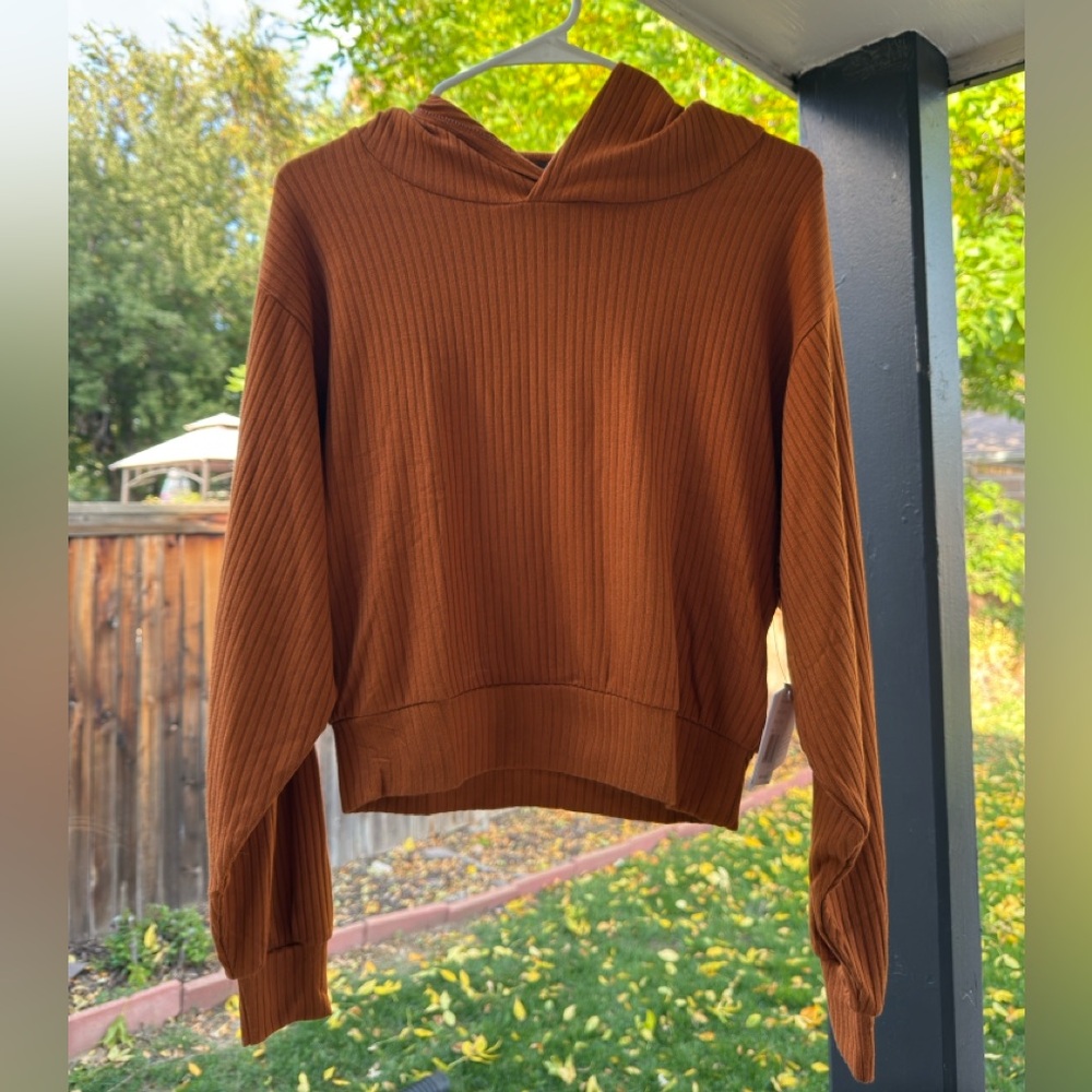 NWT Beyond Yoga So Chic Cropped Hoodie XS in Clove Brown